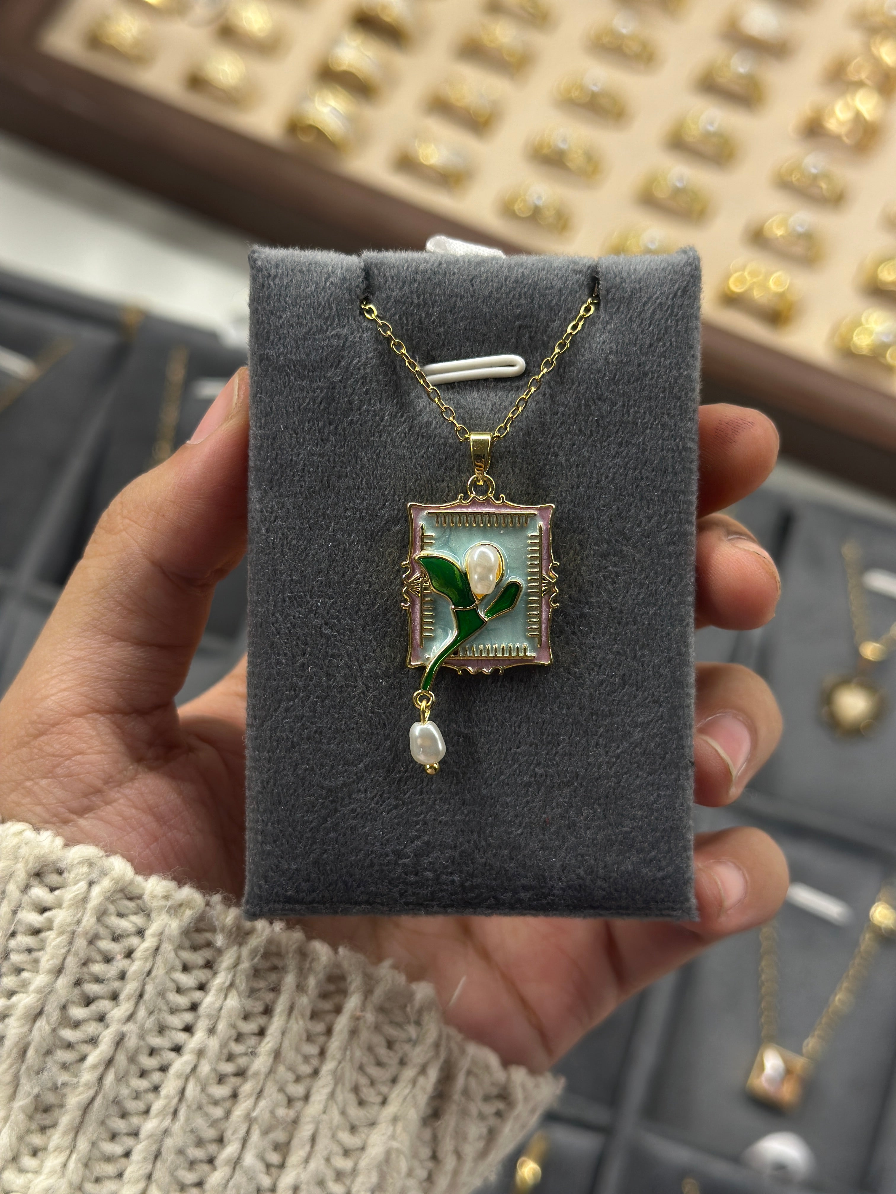 Anti tarnished neck peice
