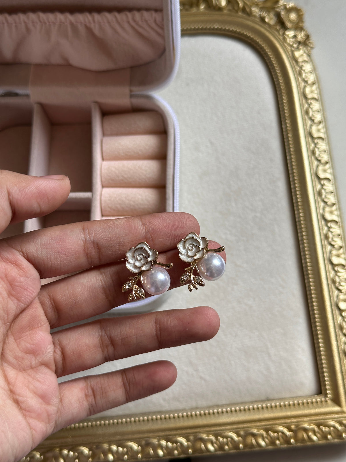 Rose earring