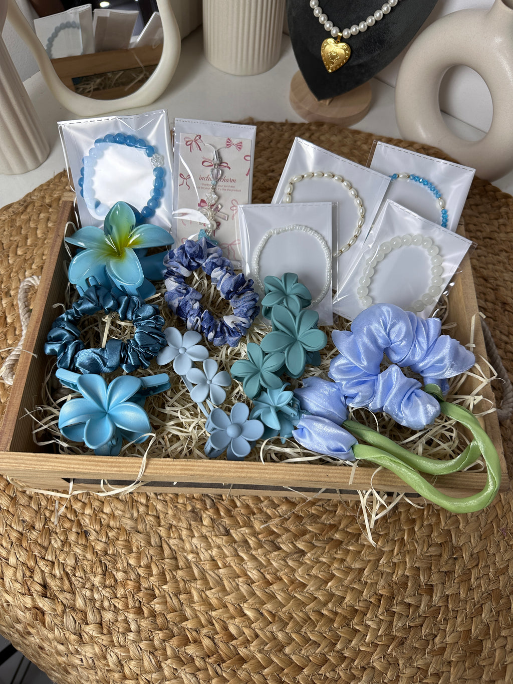 Blue hamper