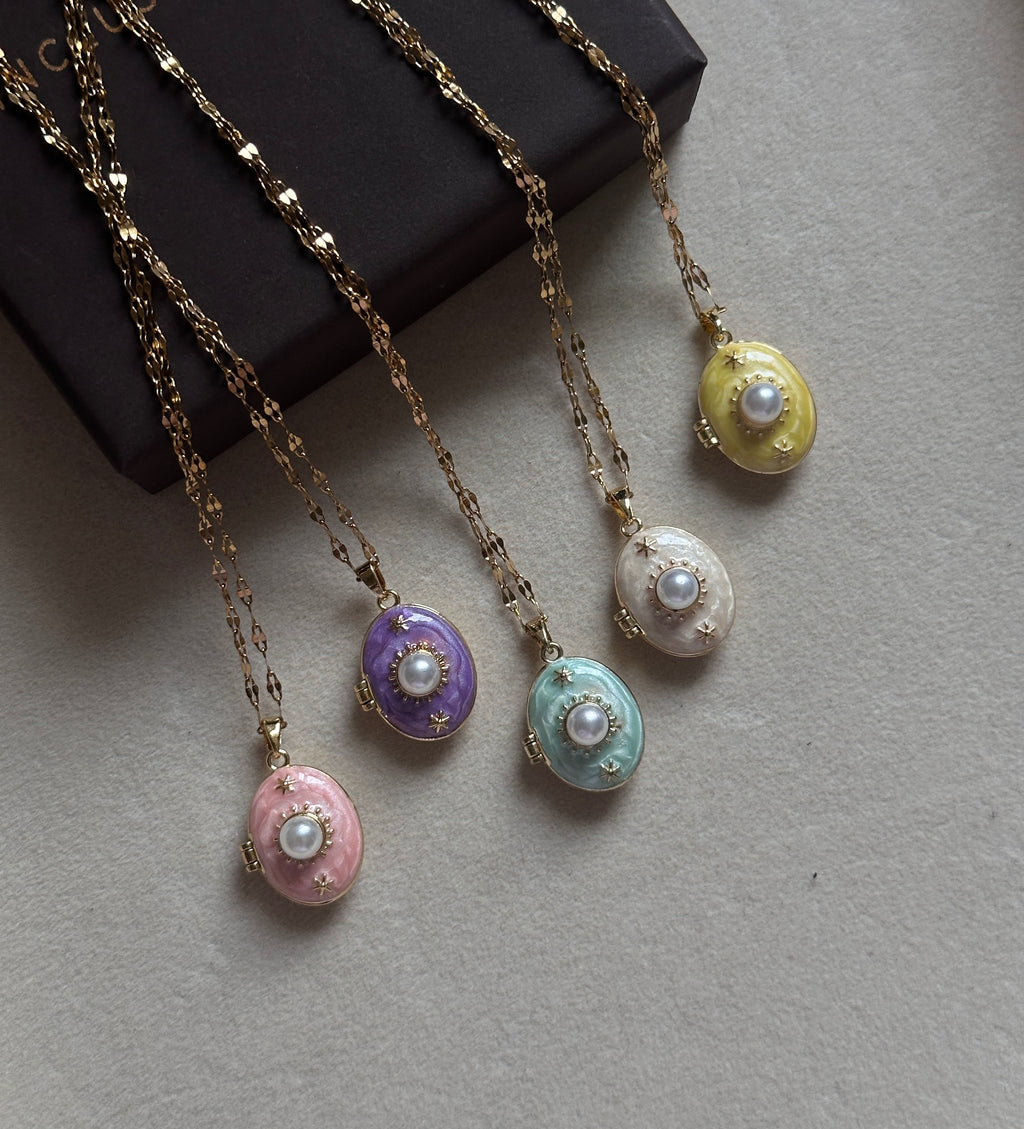 Pearl photo locket