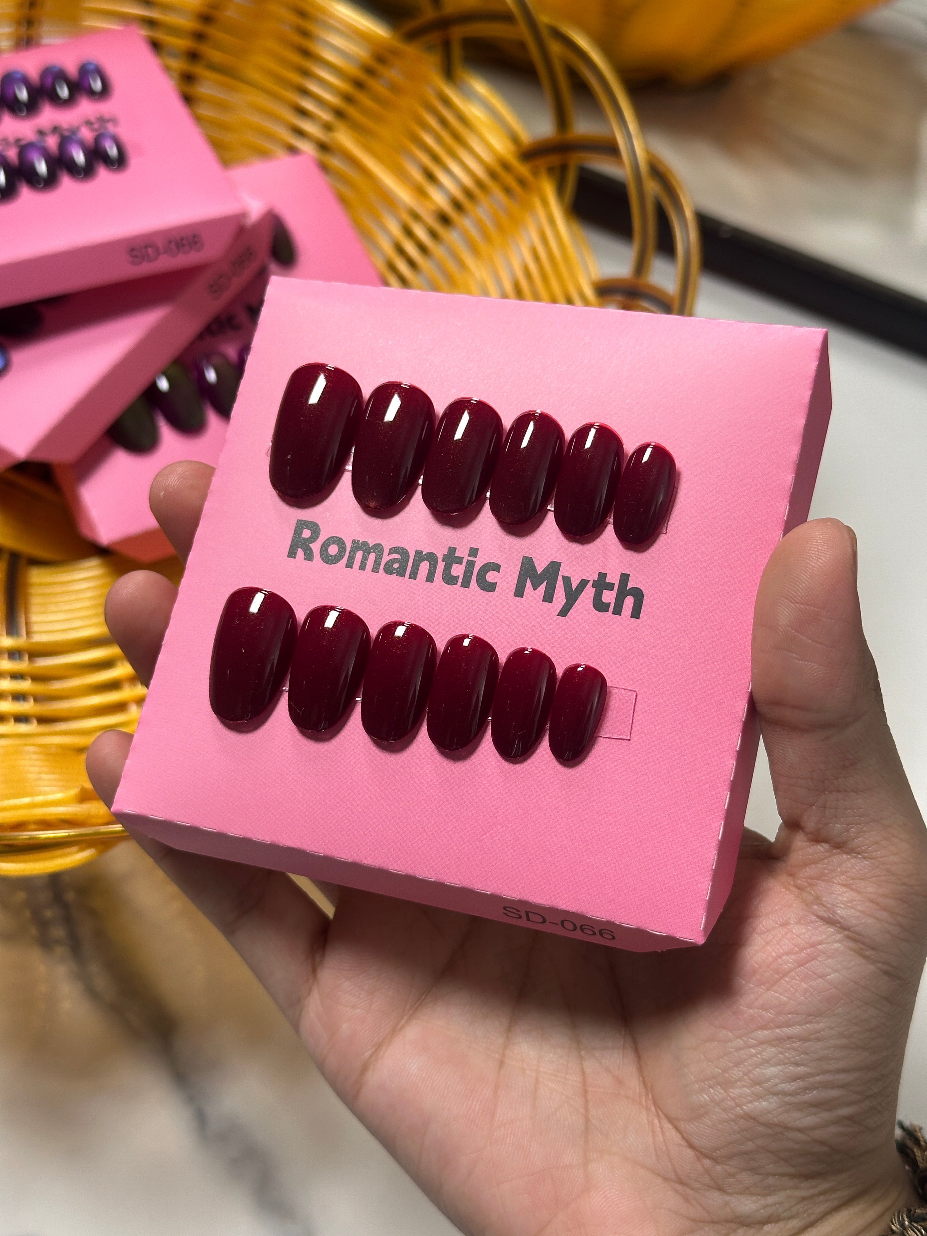 Glossy double shade press on