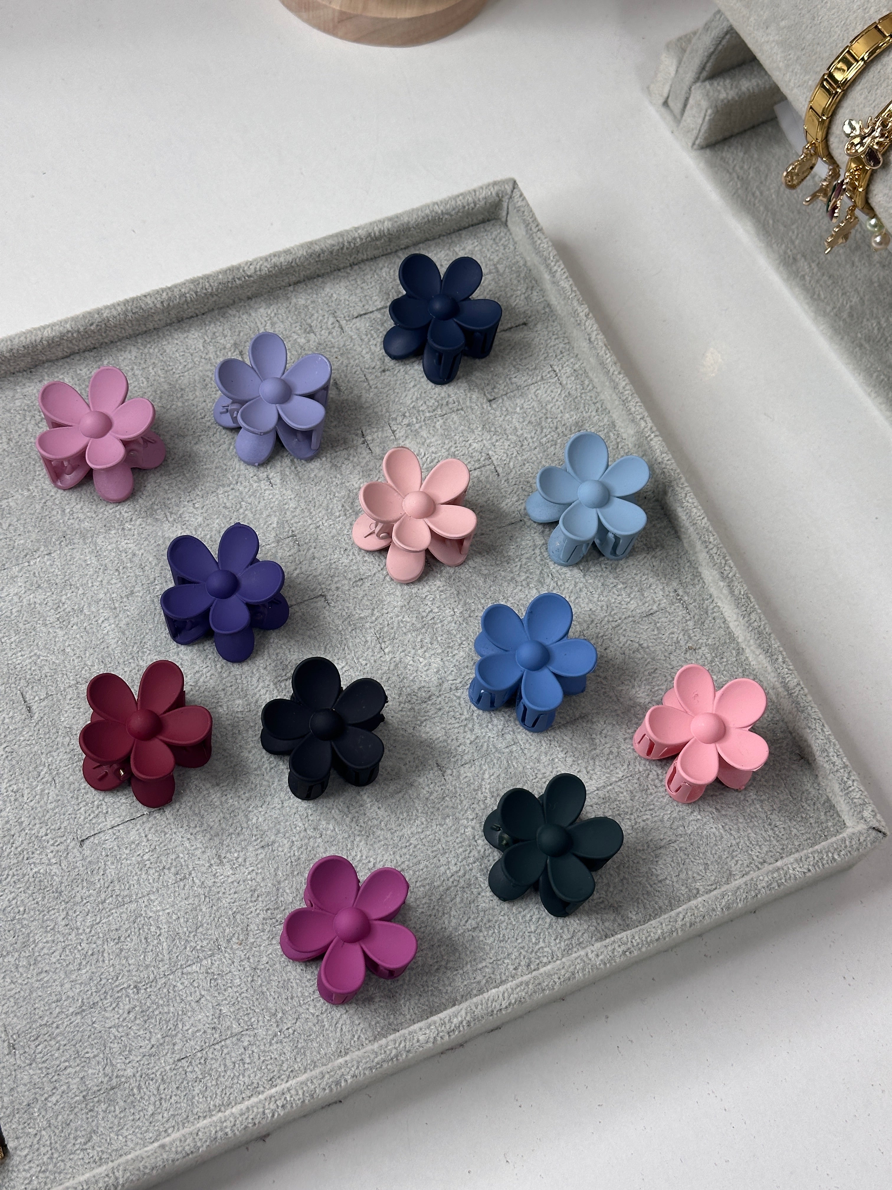 Mini flower claw clips