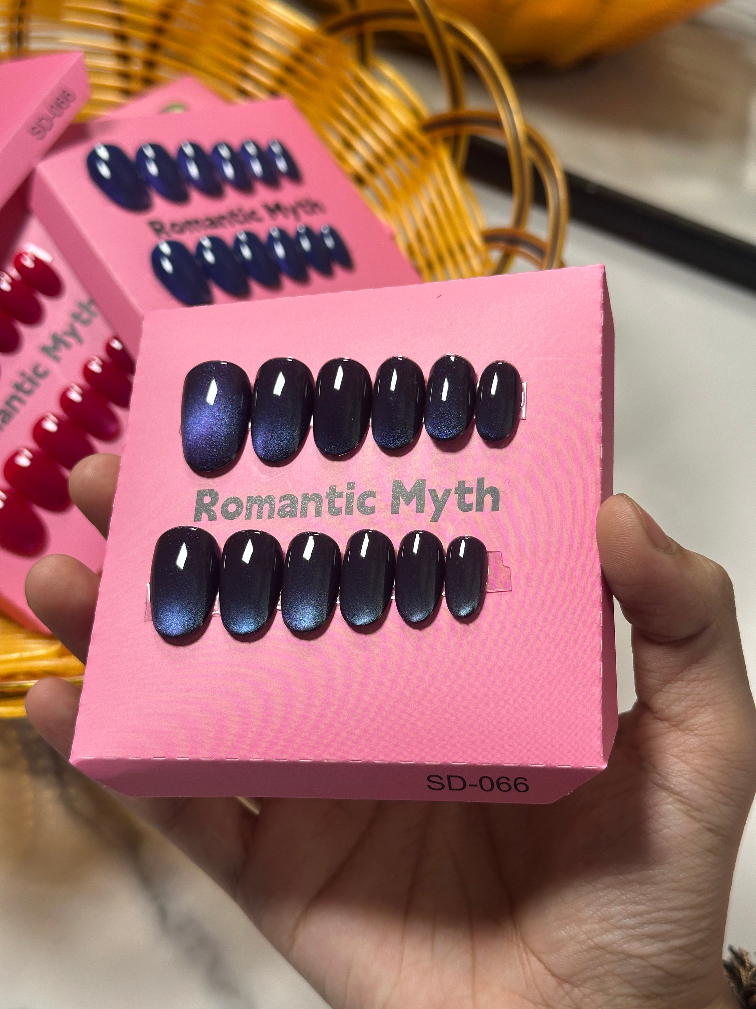 Double shade glossy press on