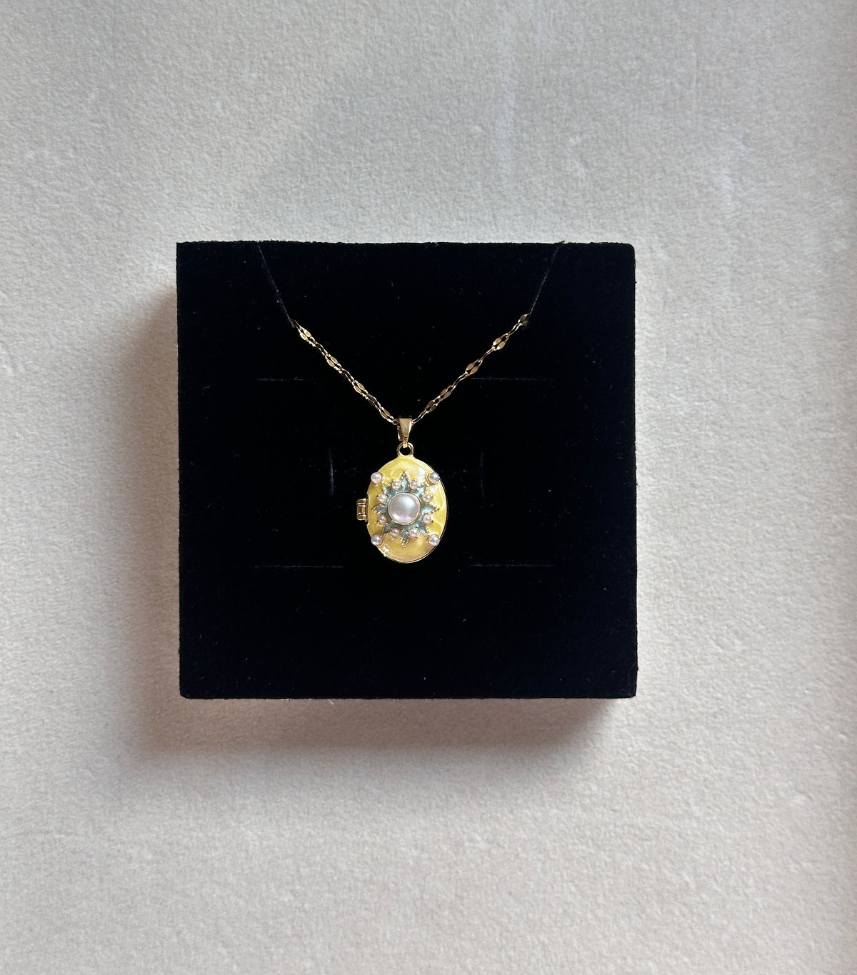 Dreamy photo locket