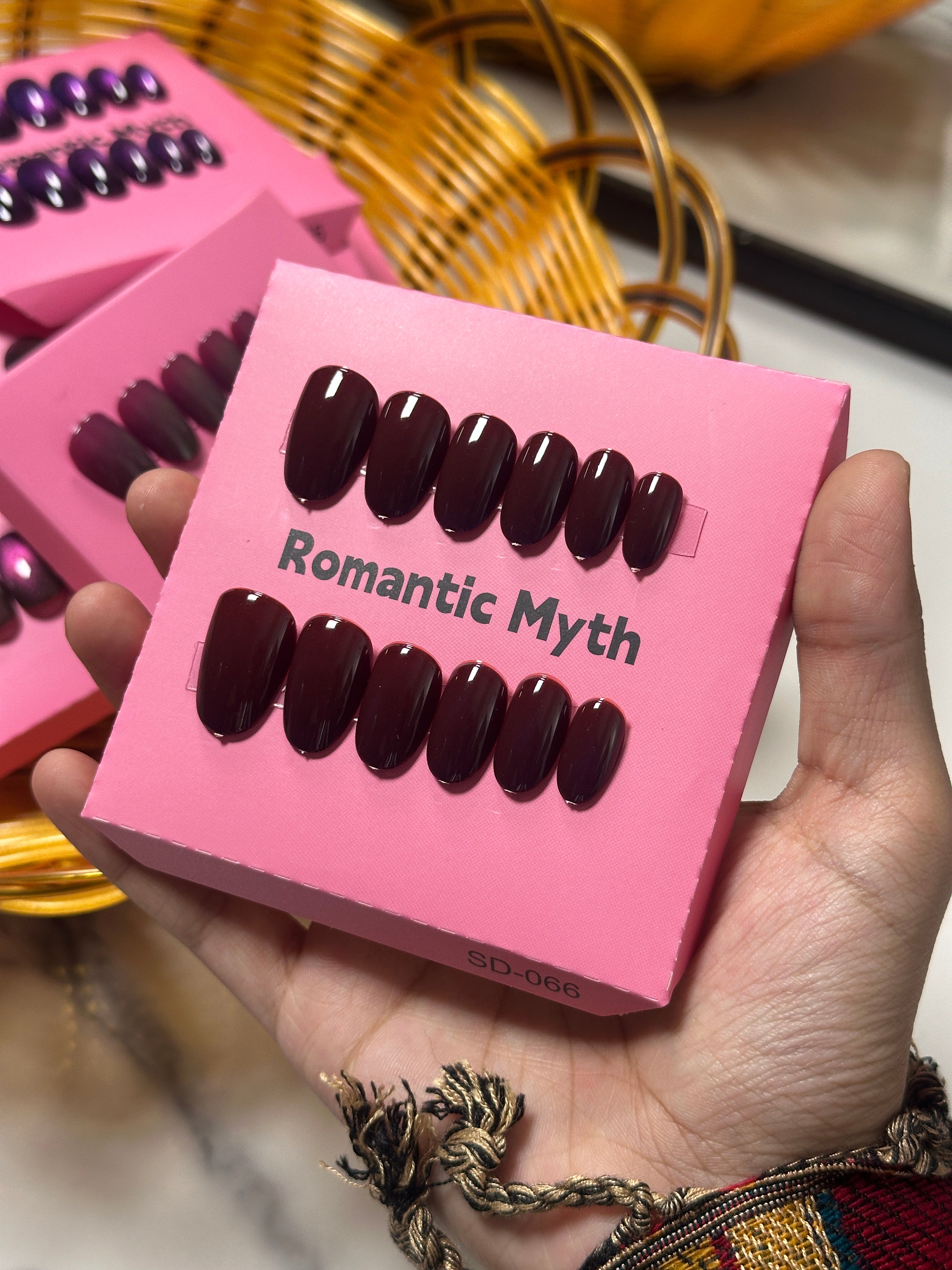 Glossy double shade press on