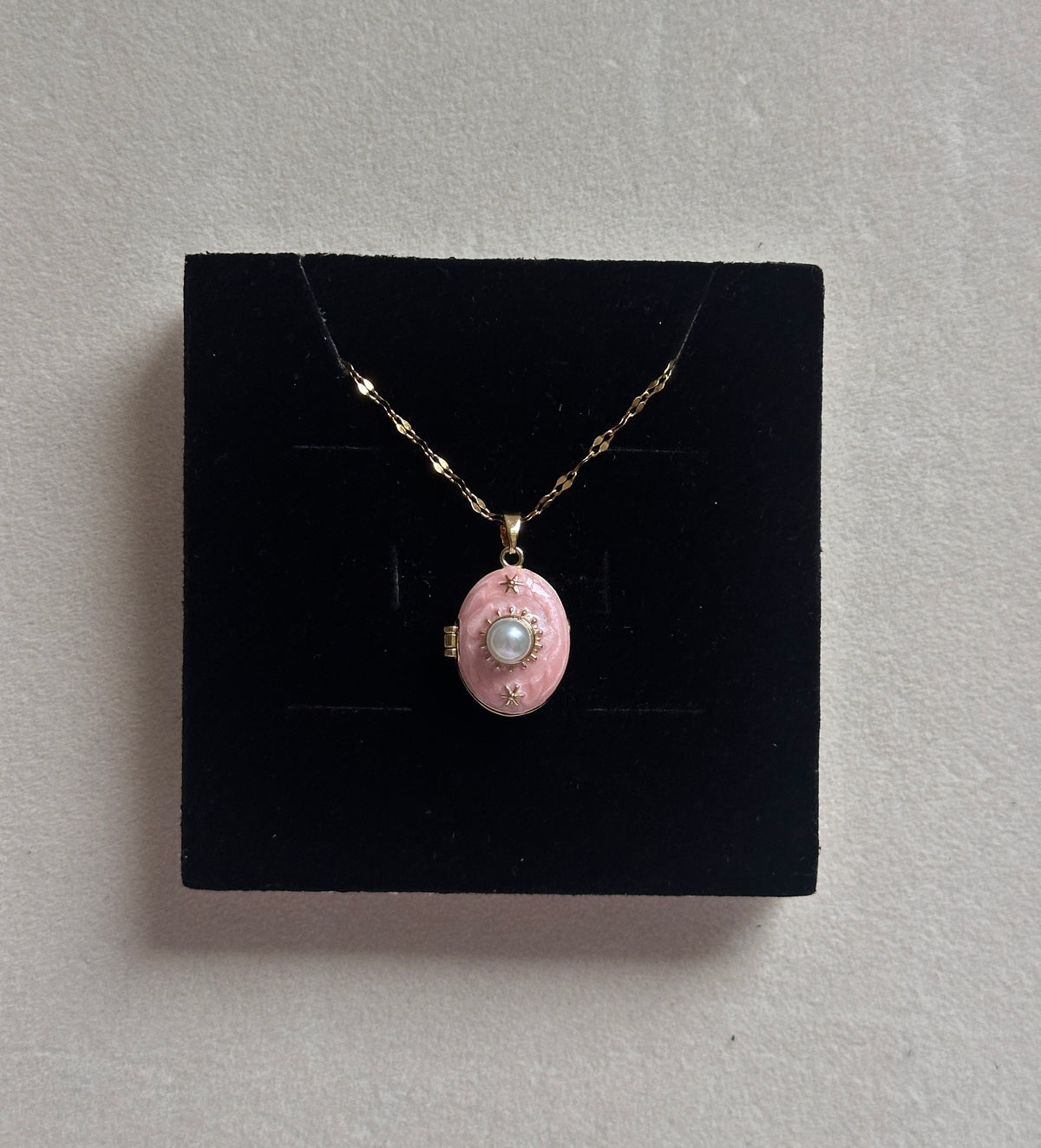 Pearl photo locket