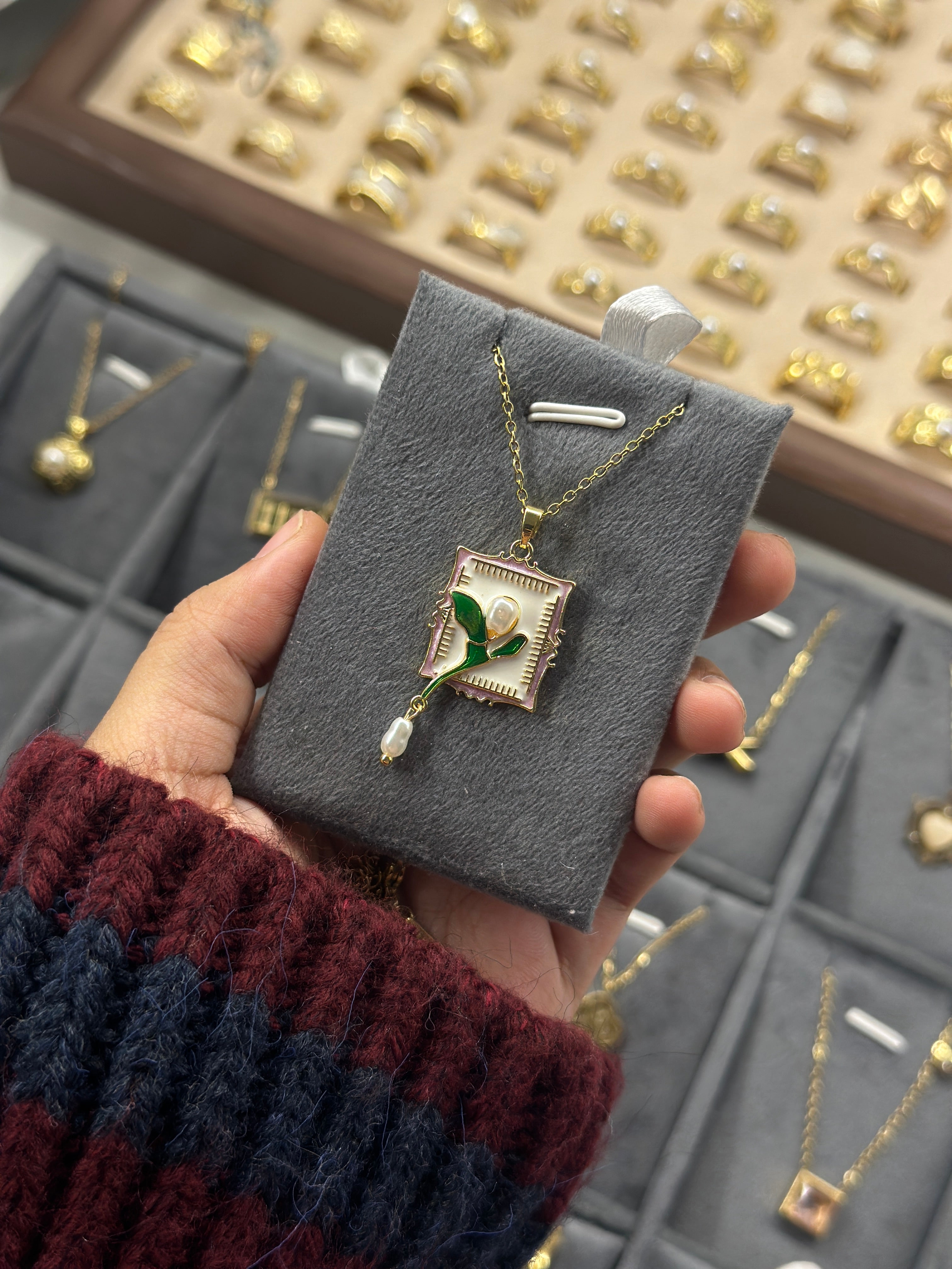 Anti tarnished neck peice
