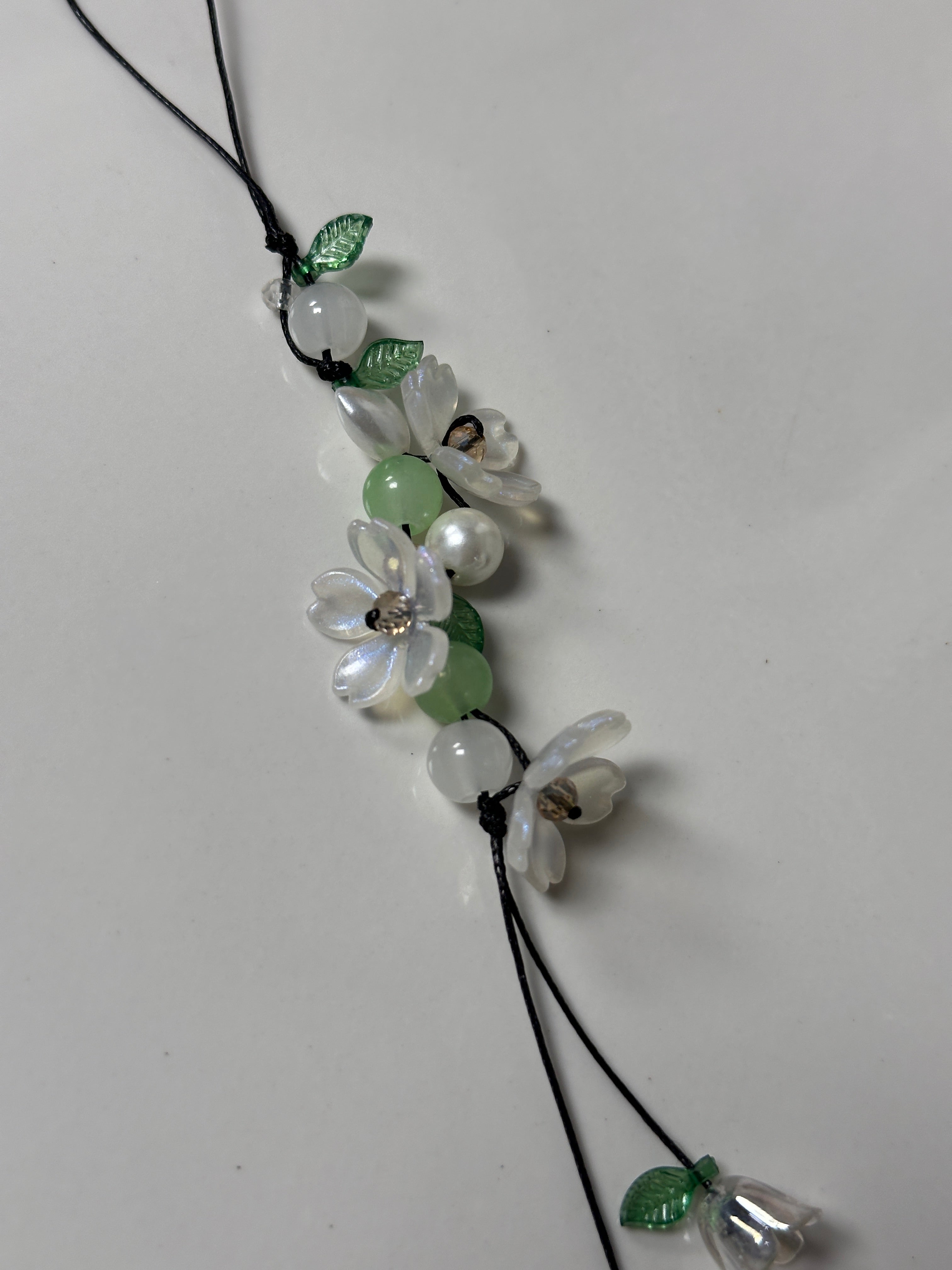 White flower charm🦢🌿