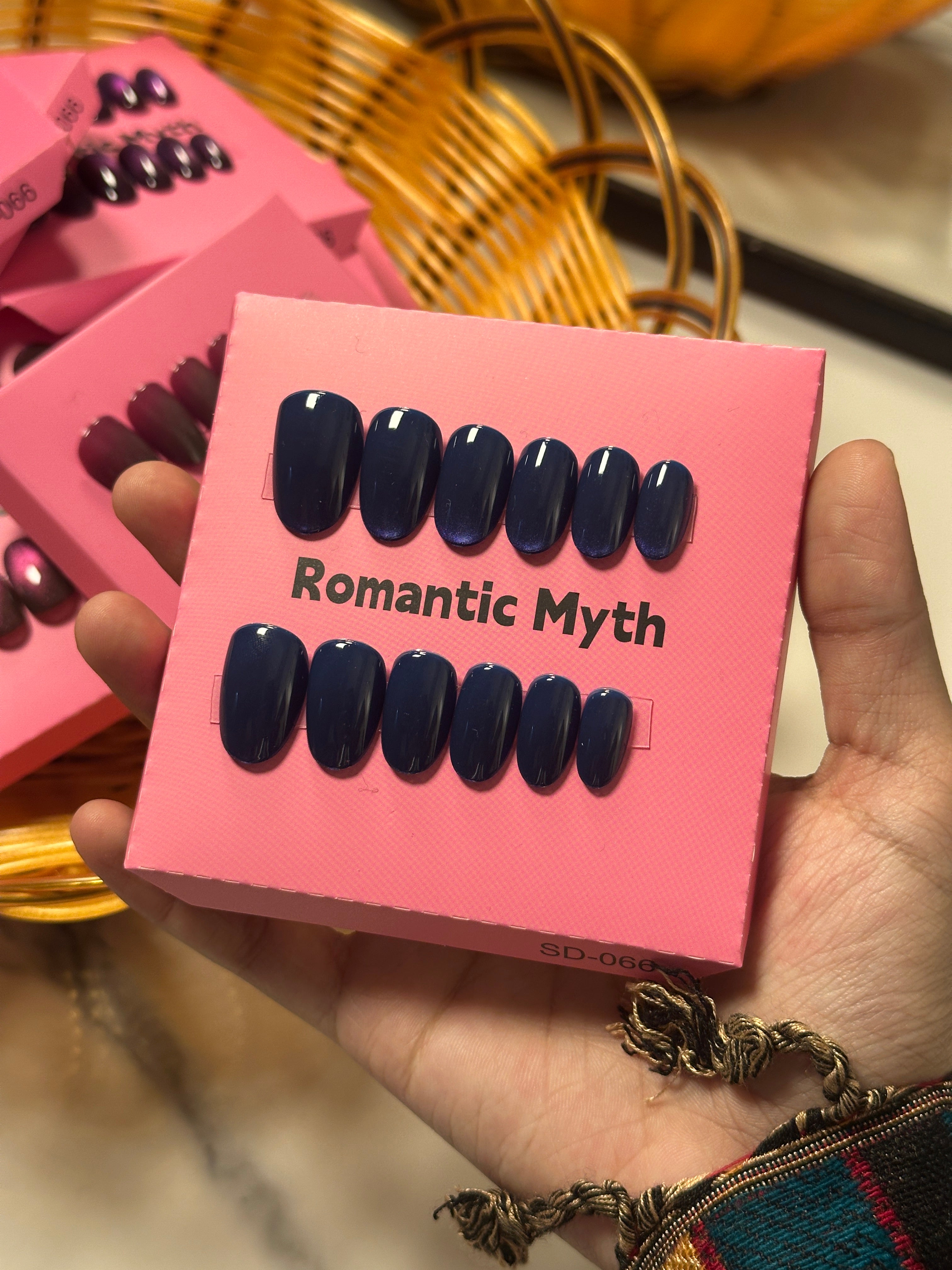 Glossy press on nails