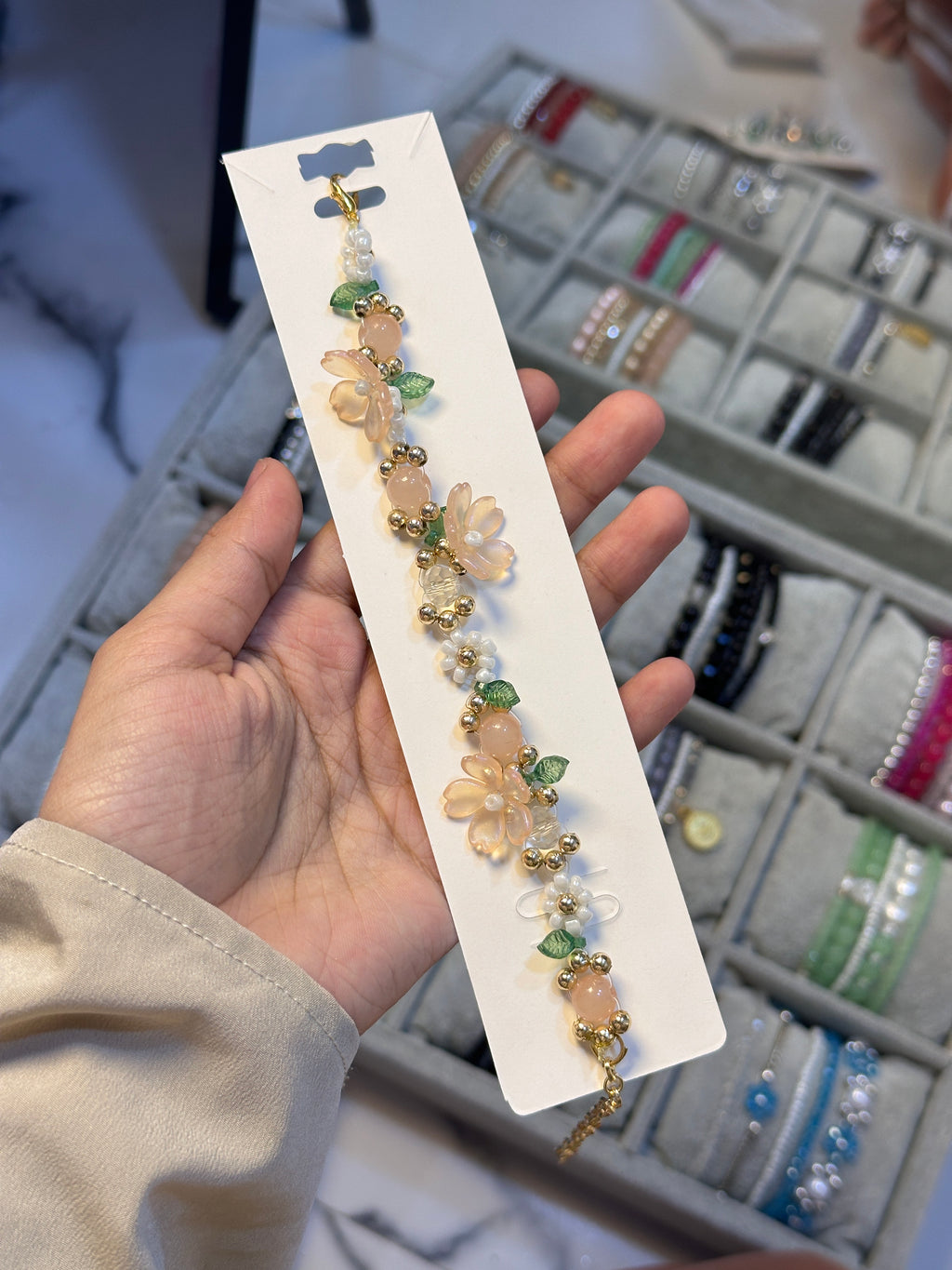 Beige flower bracelet 🍂