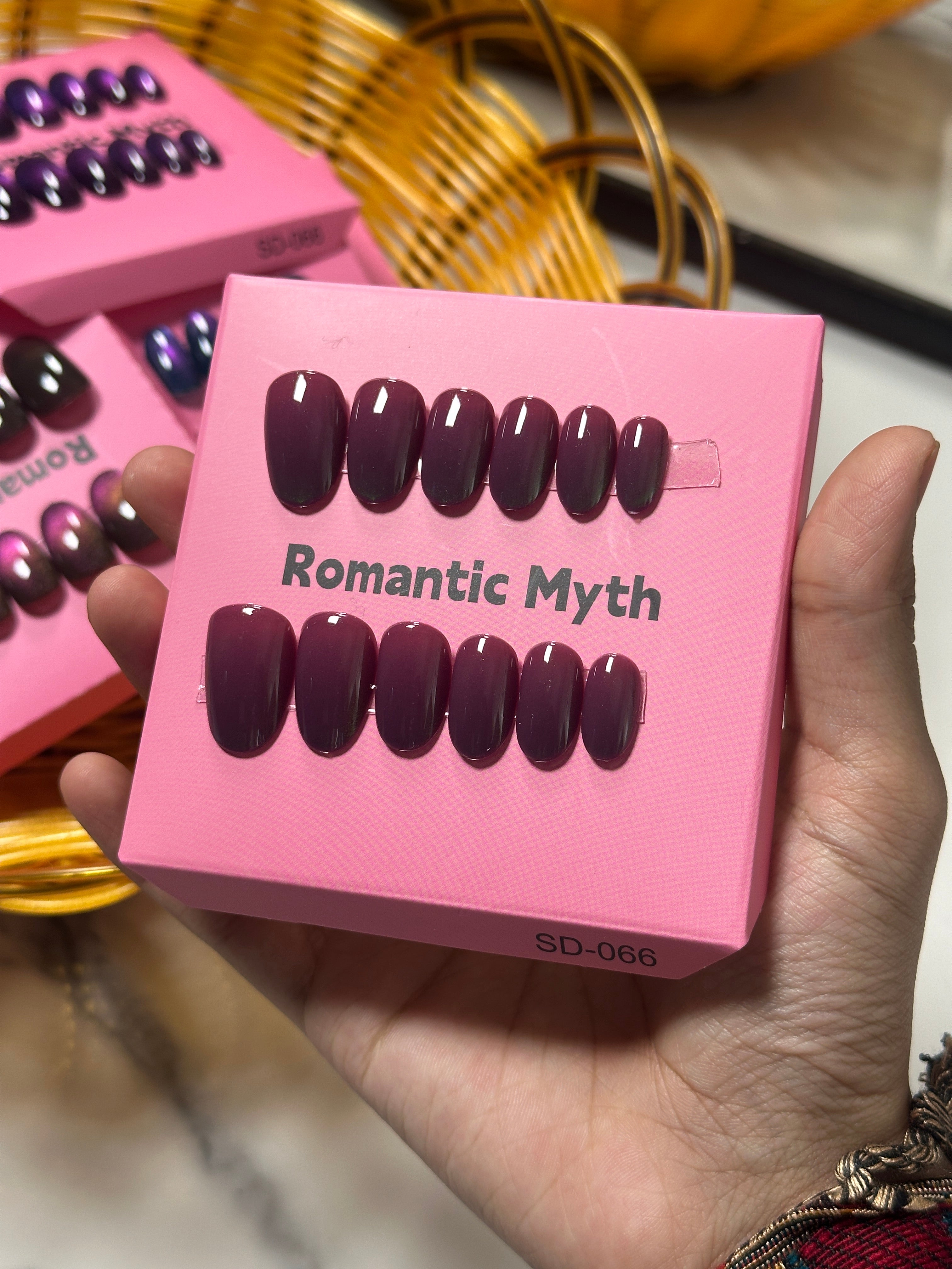 Glossy double shade press on