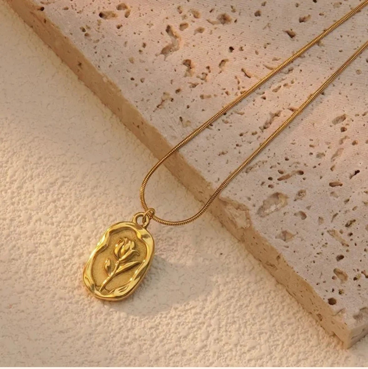 Rose necklace