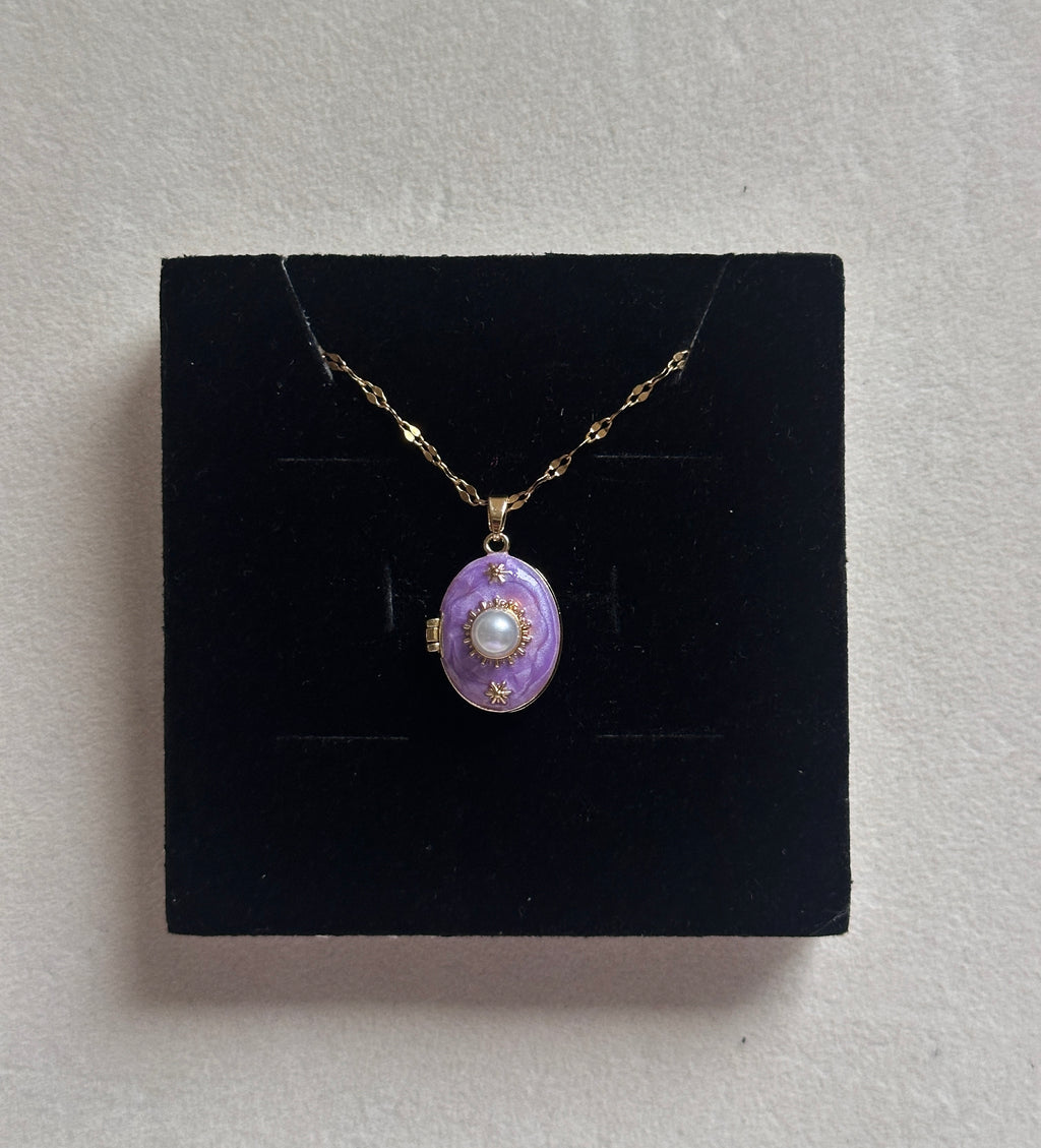 Pearl photo locket