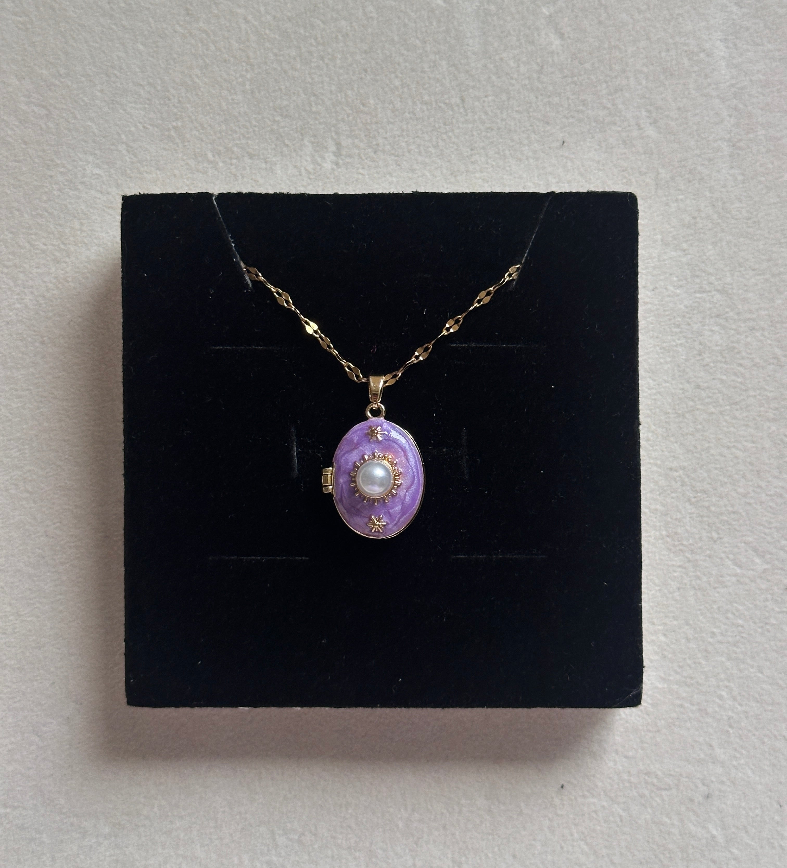 Pearl photo locket
