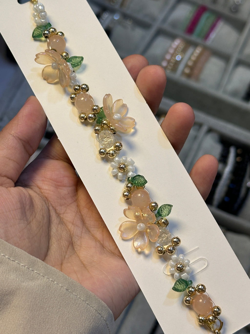 Beige flower bracelet 🍂