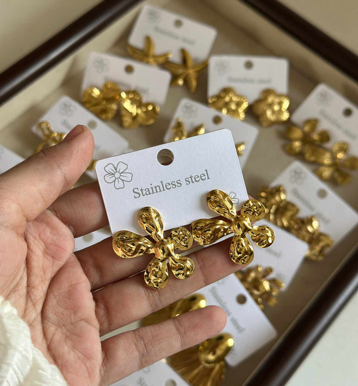 Flower shape earring