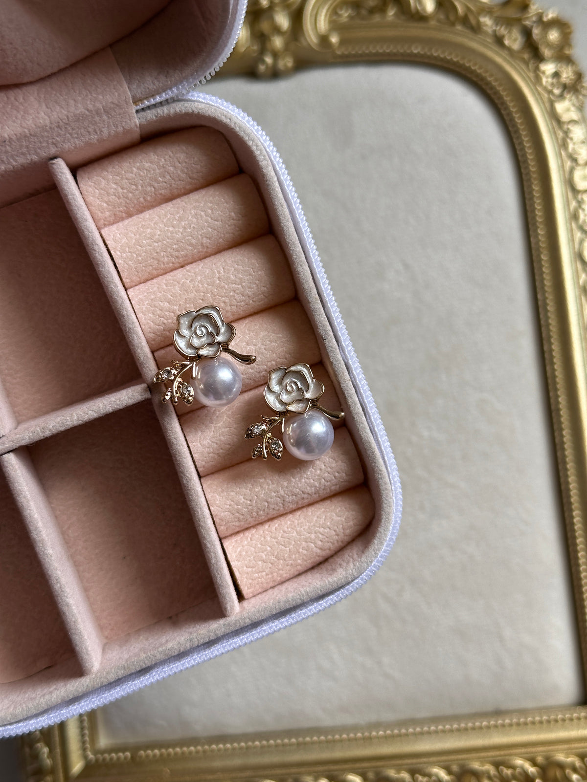 Rose earring