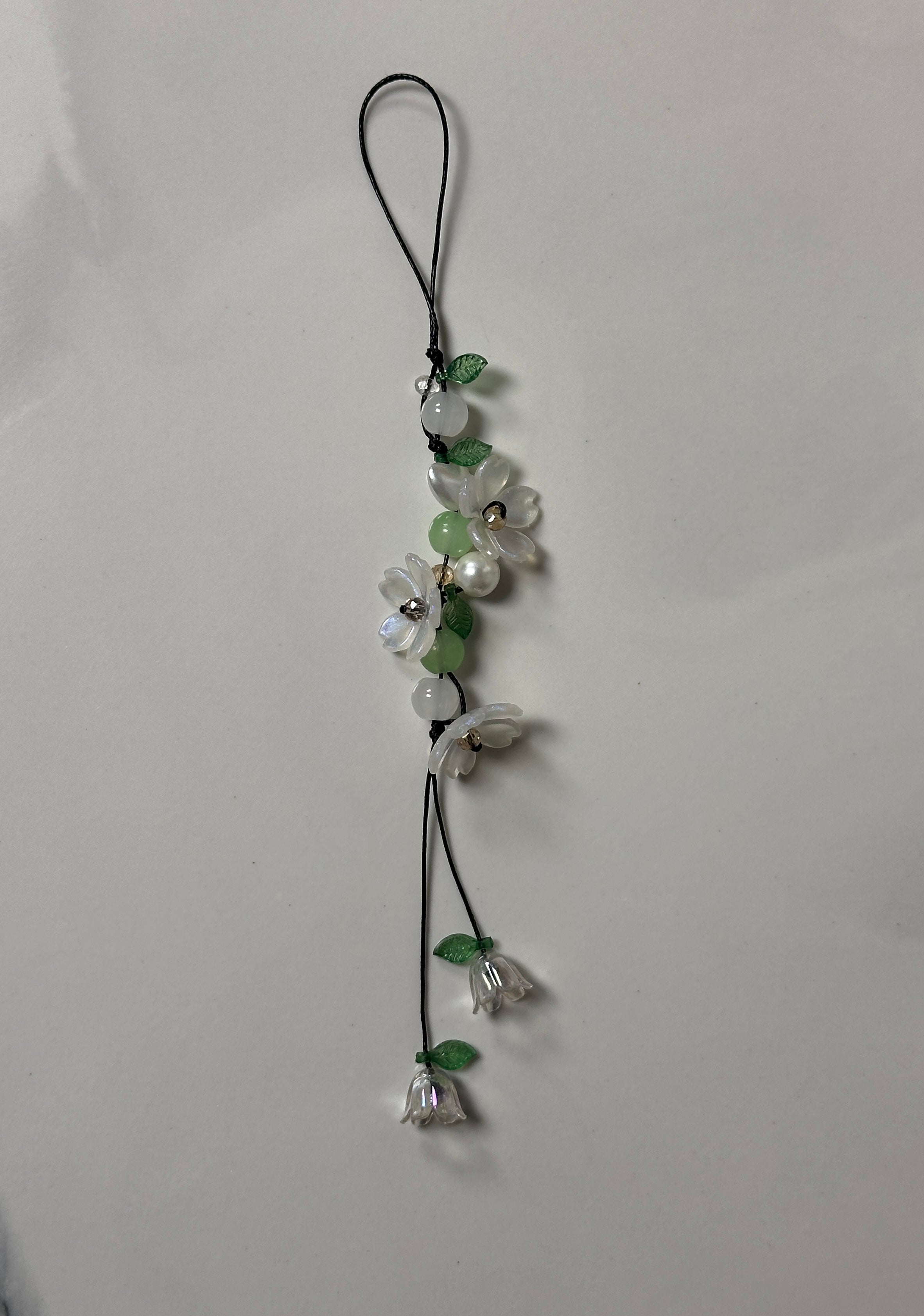 White flower charm🦢🌿