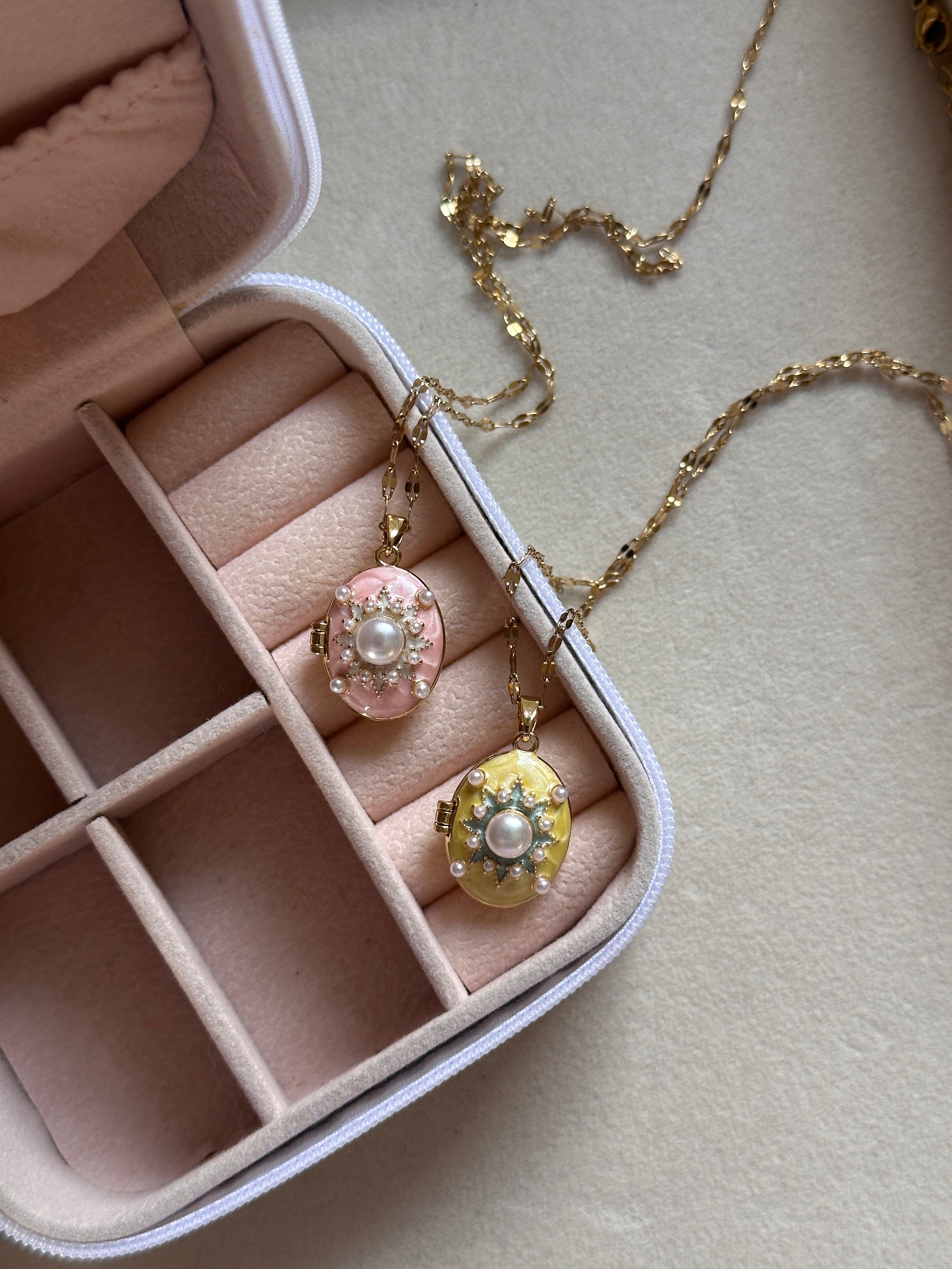 Dreamy photo locket
