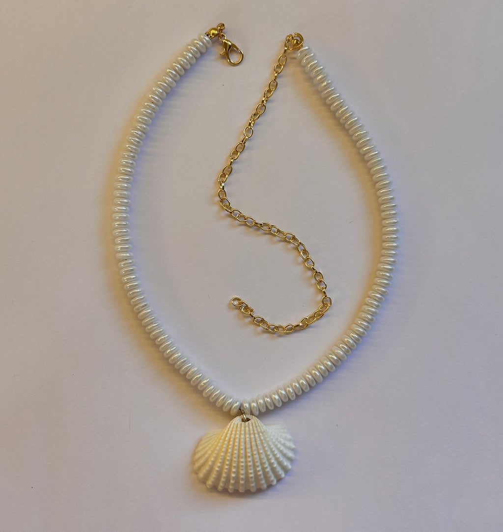 Shell necklace set