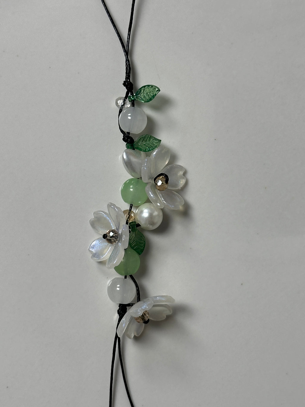 White flower charm🦢🌿