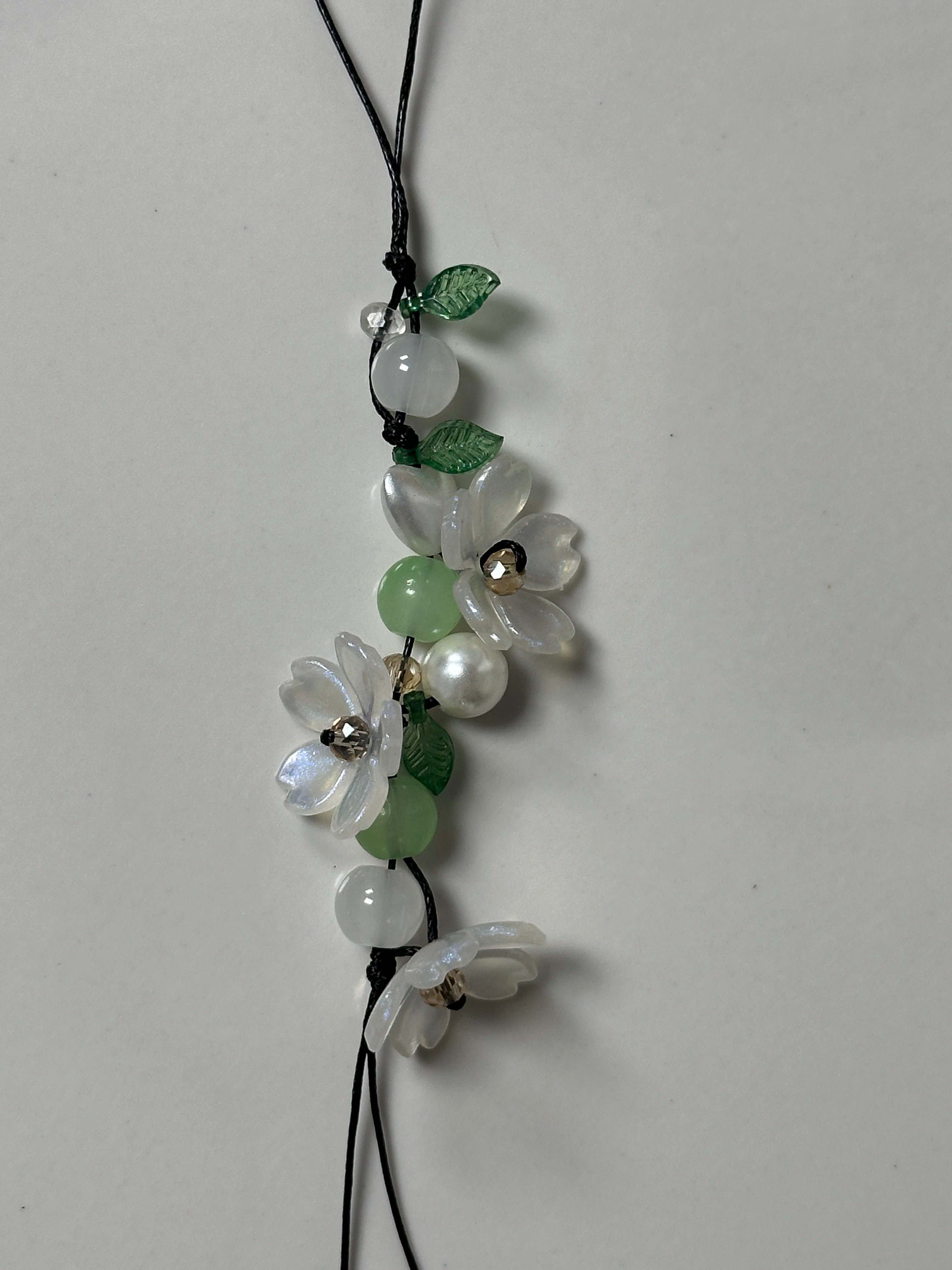 White flower charm🦢🌿