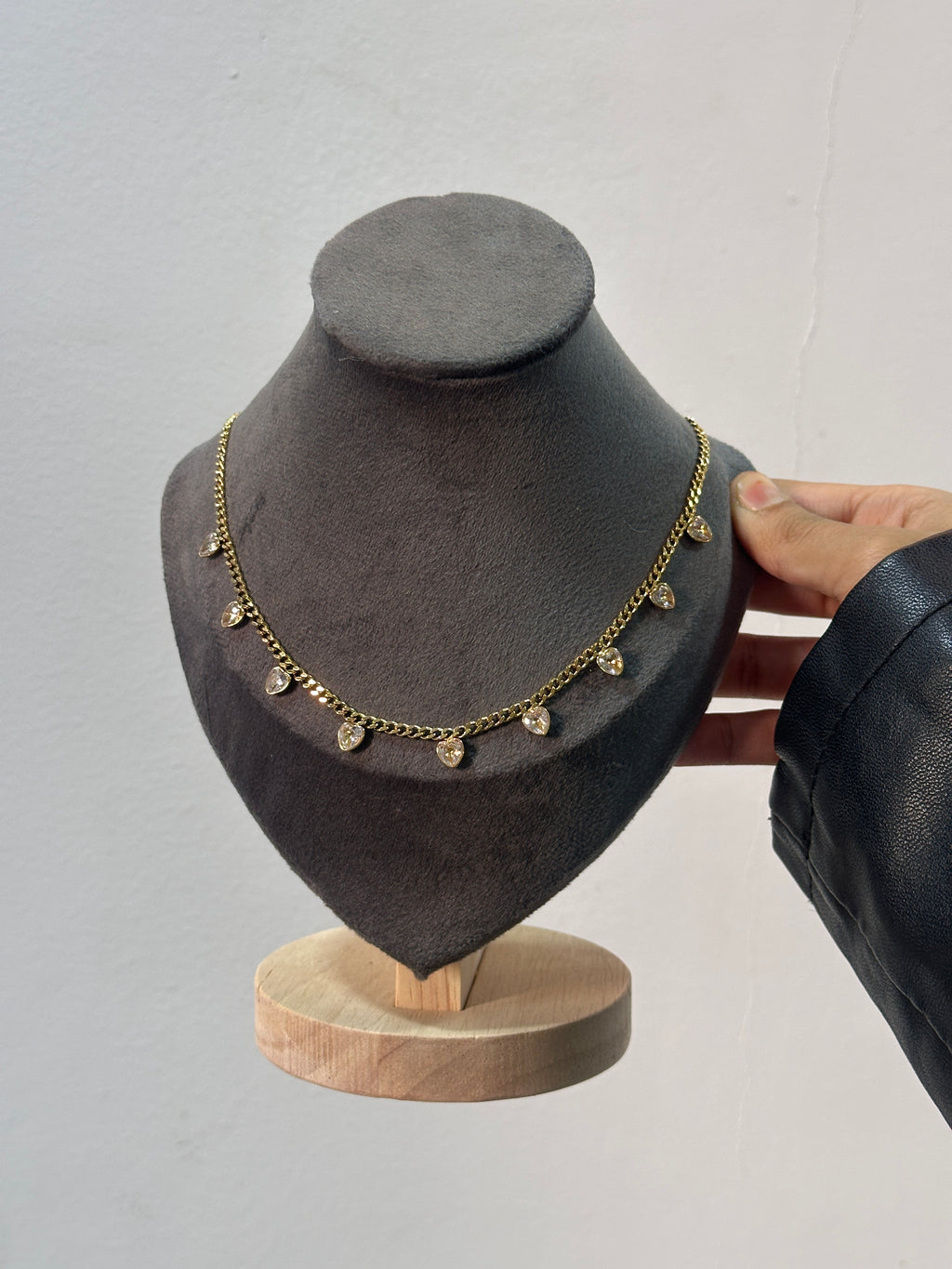 Anti tarnished diamond necklace