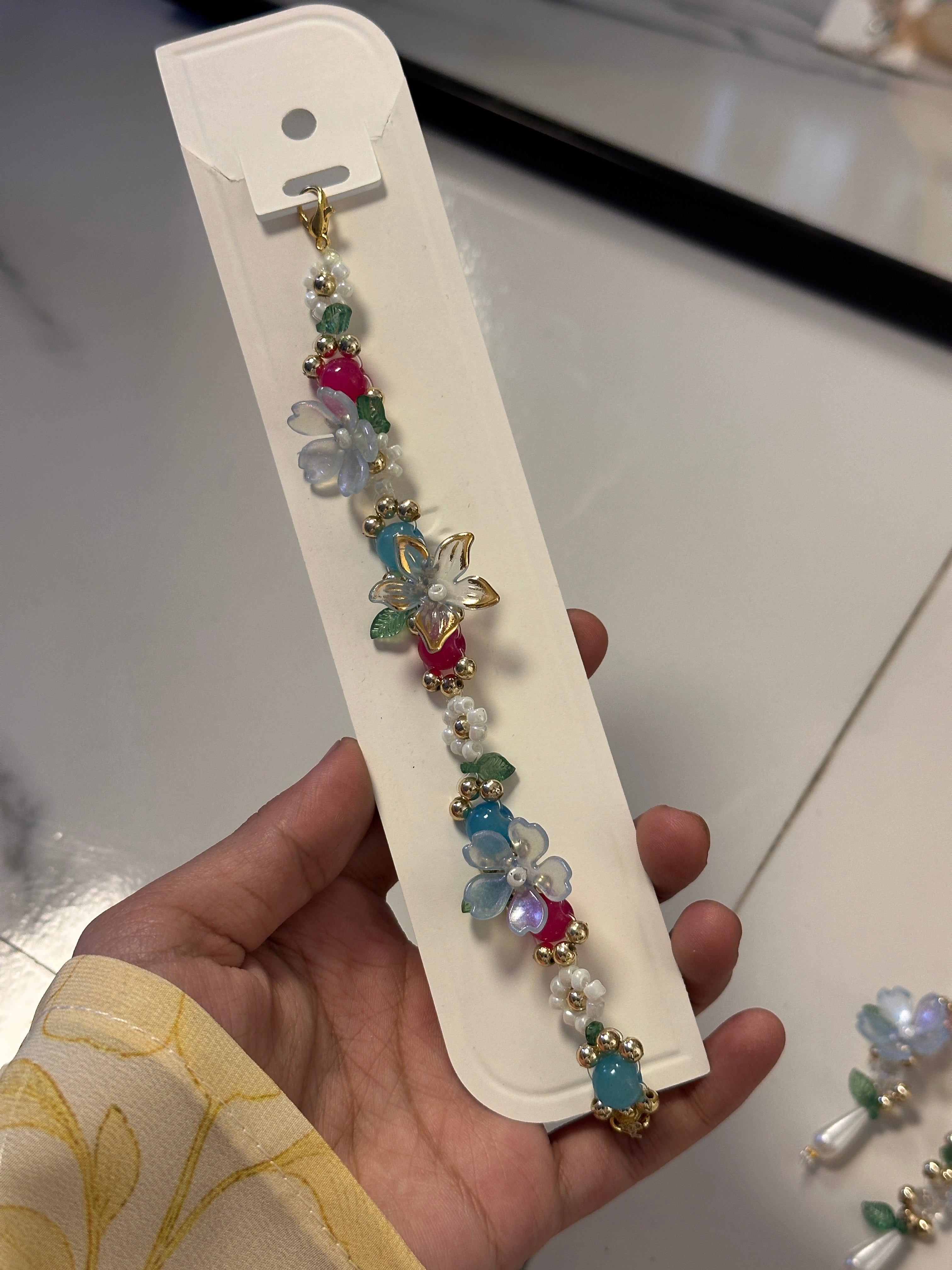 Multicolour flower bracelet 🌺