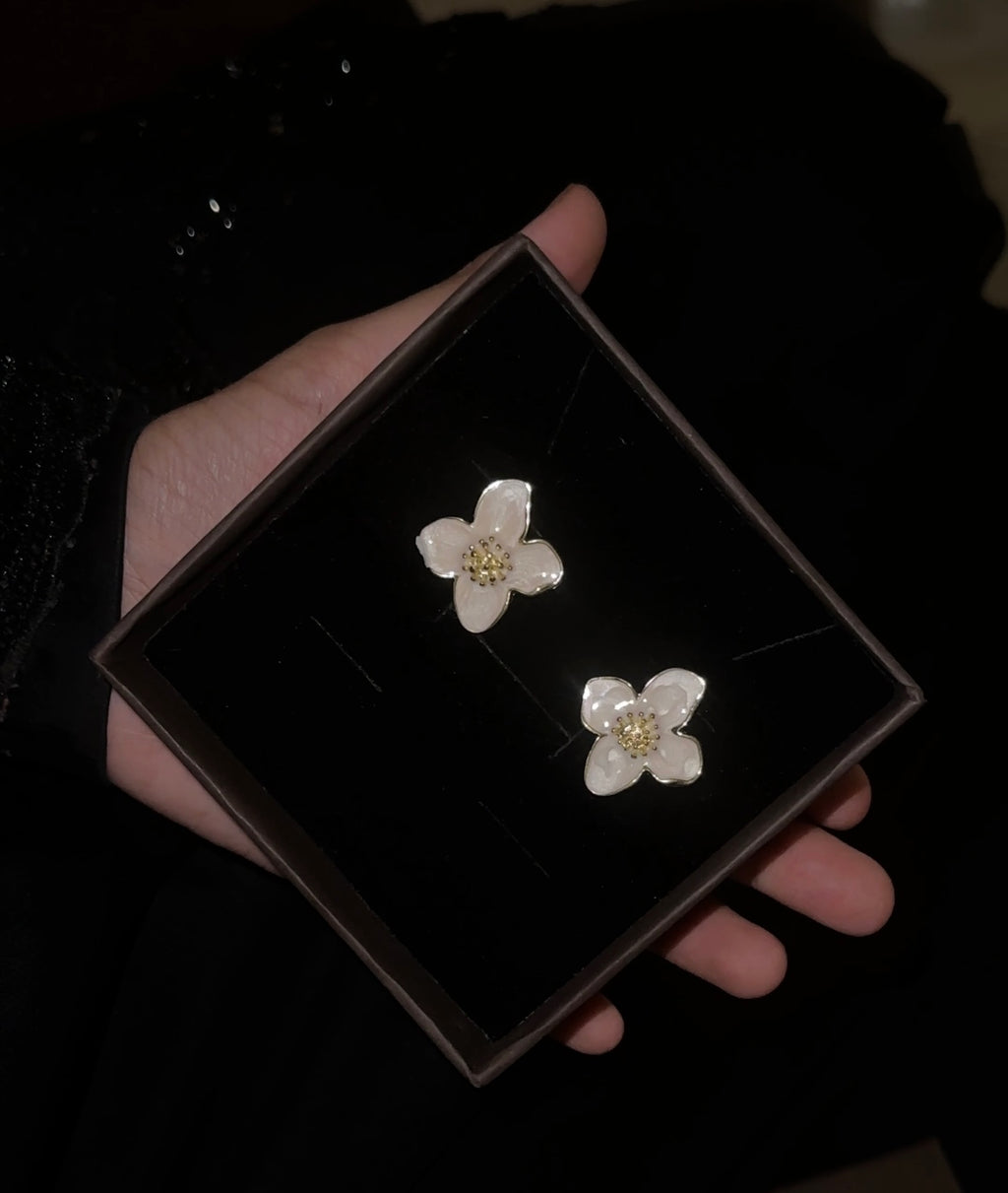 Daily wear earrings