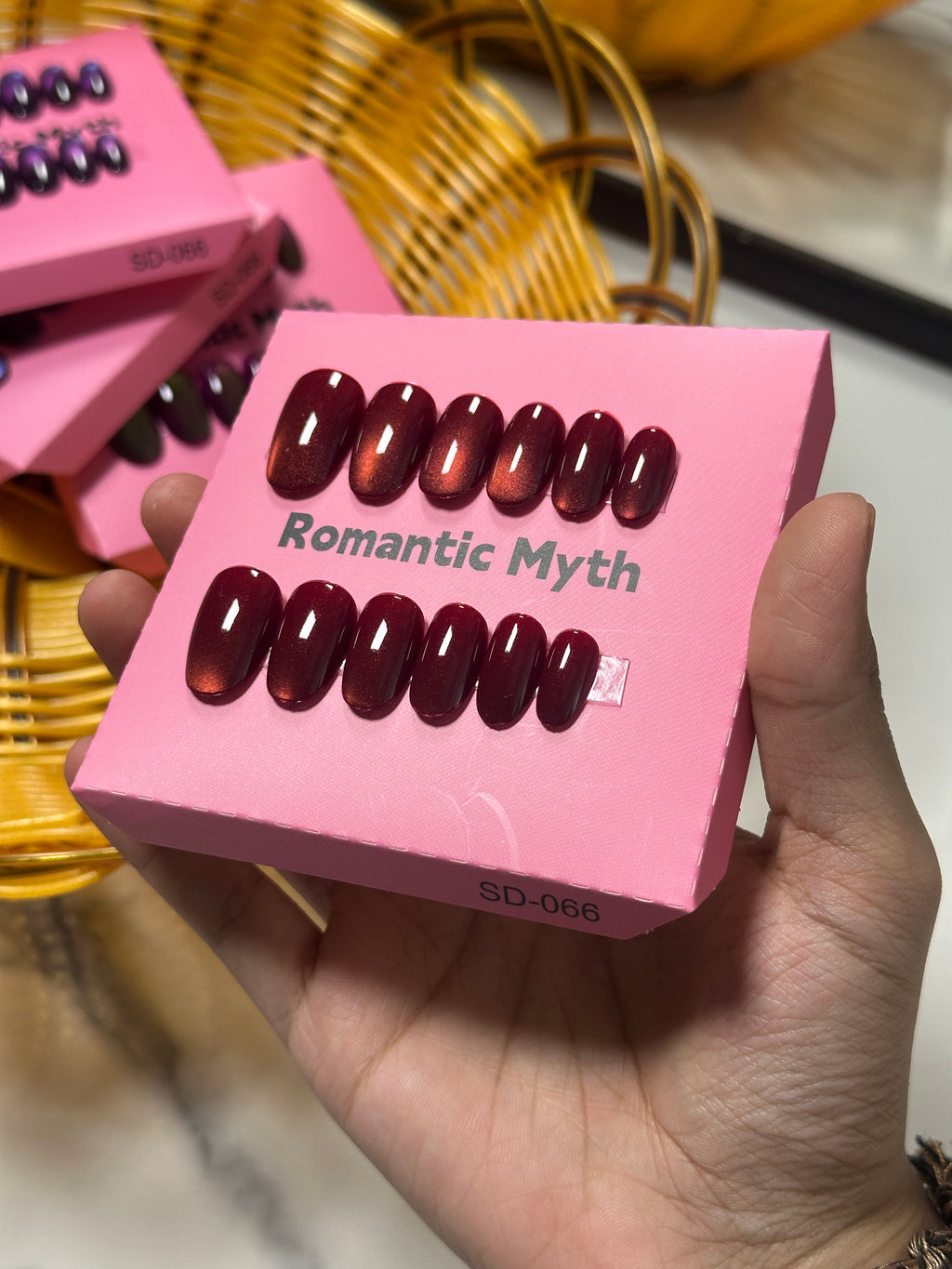 Glossy double shade press on