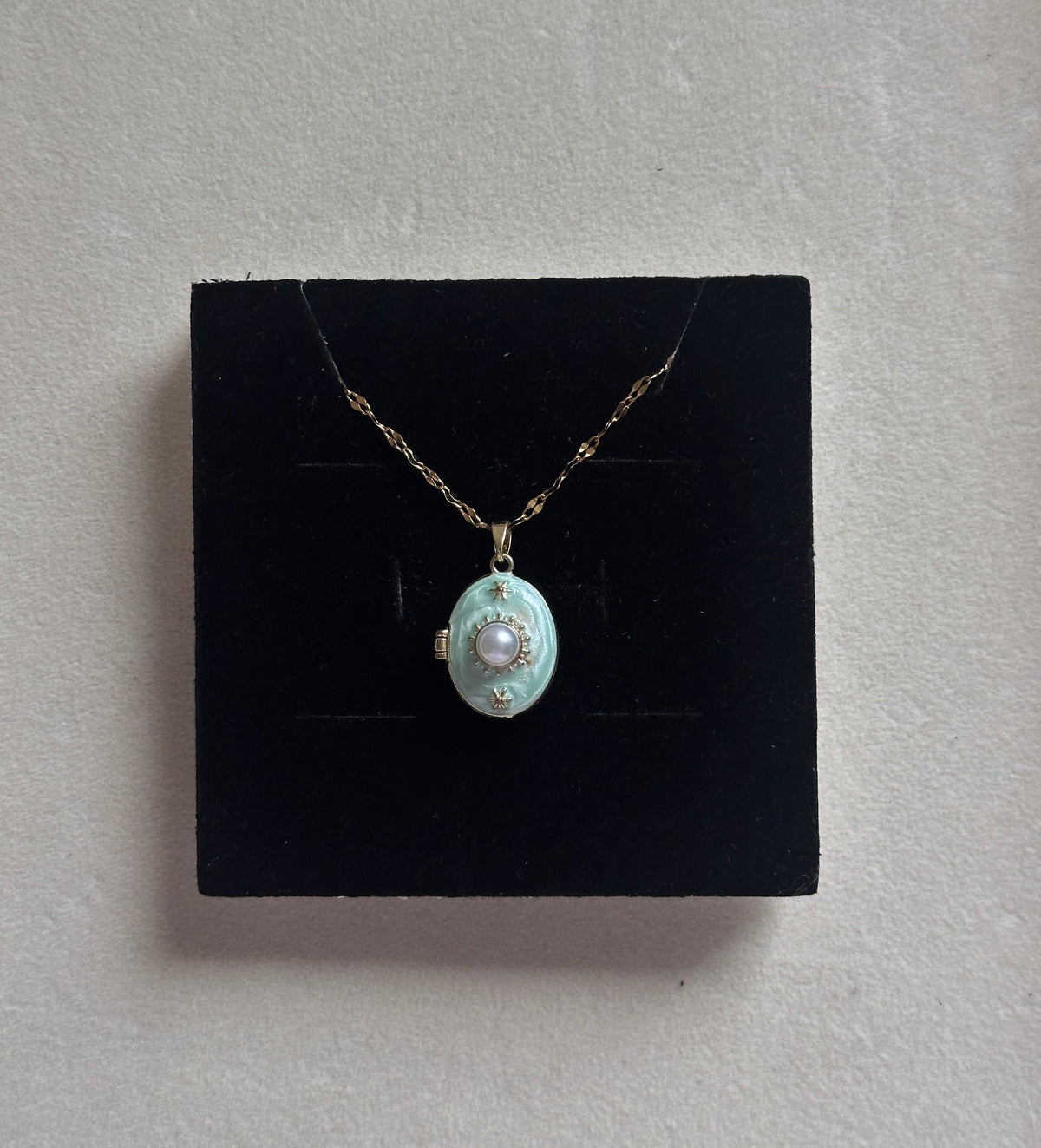 Pearl photo locket