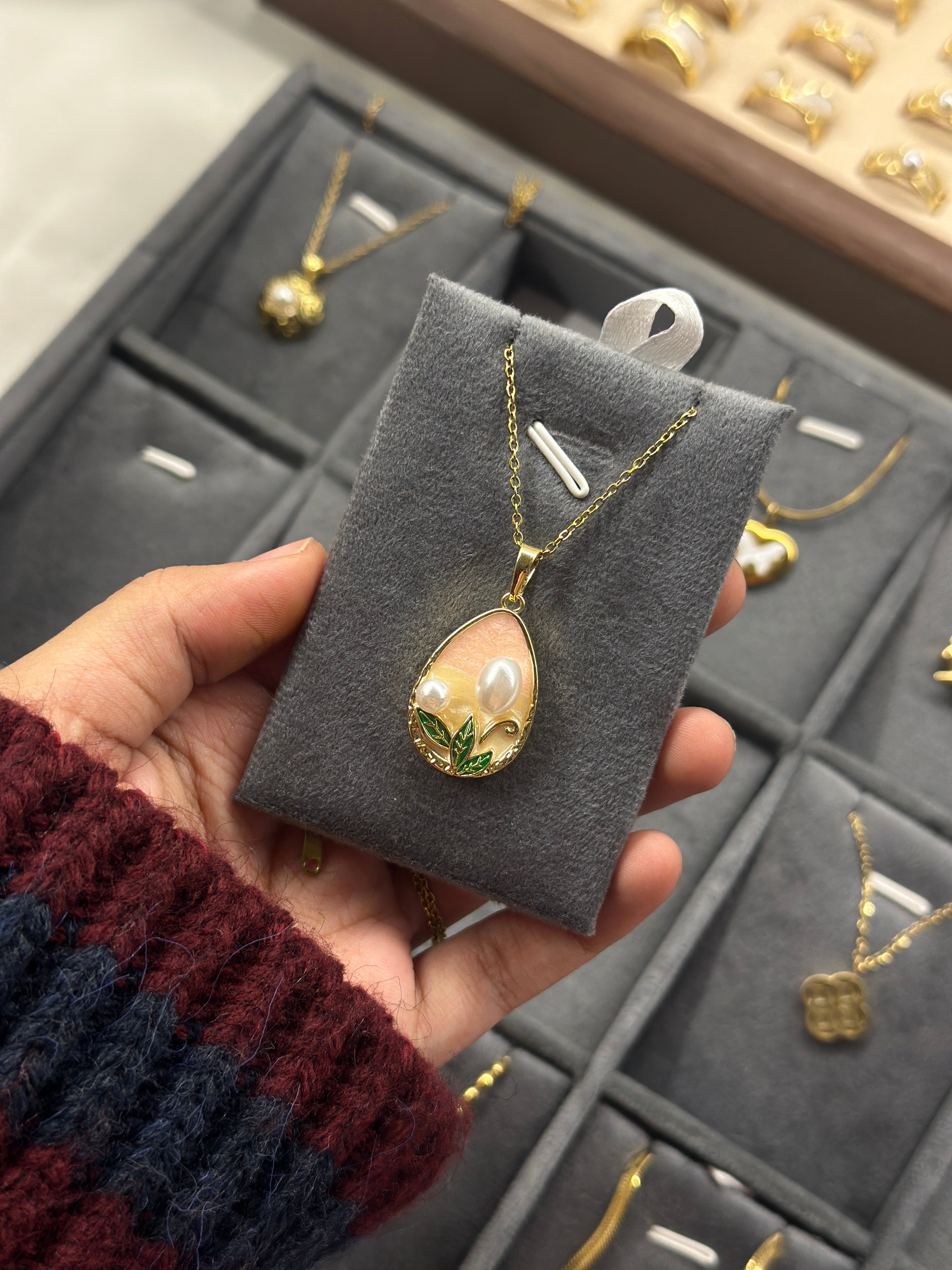 Anti tarnished neck peice