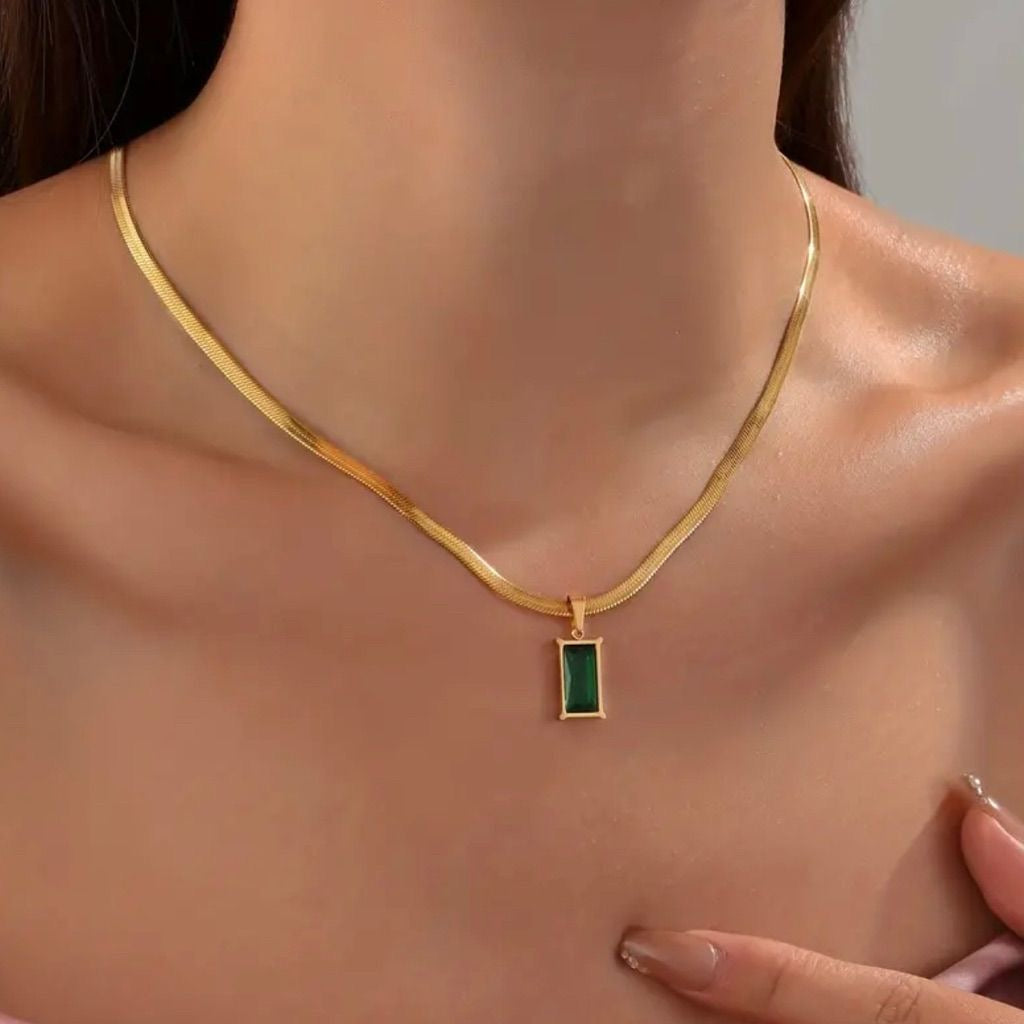 Green diamond necklace