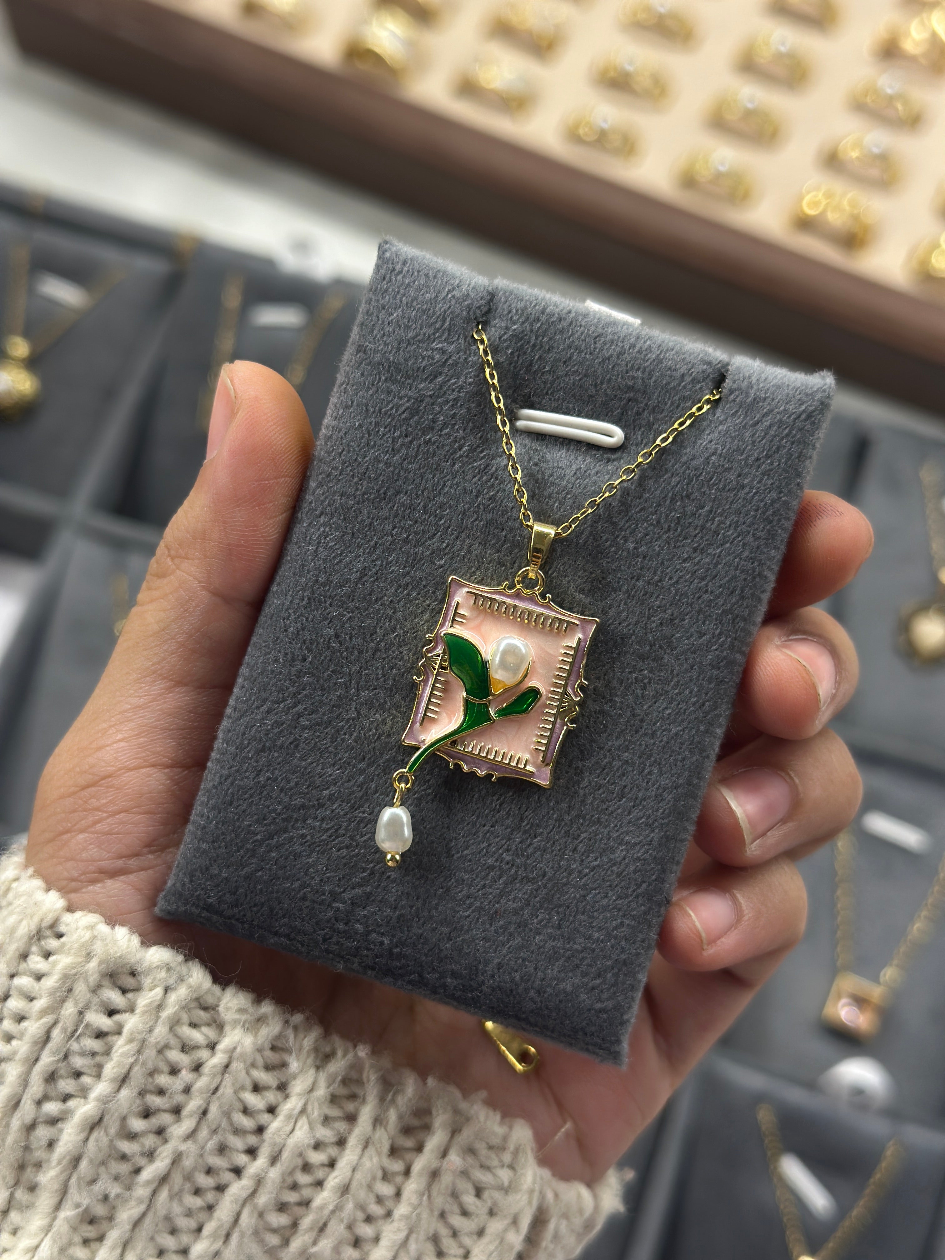 Anti tarnished neck peice
