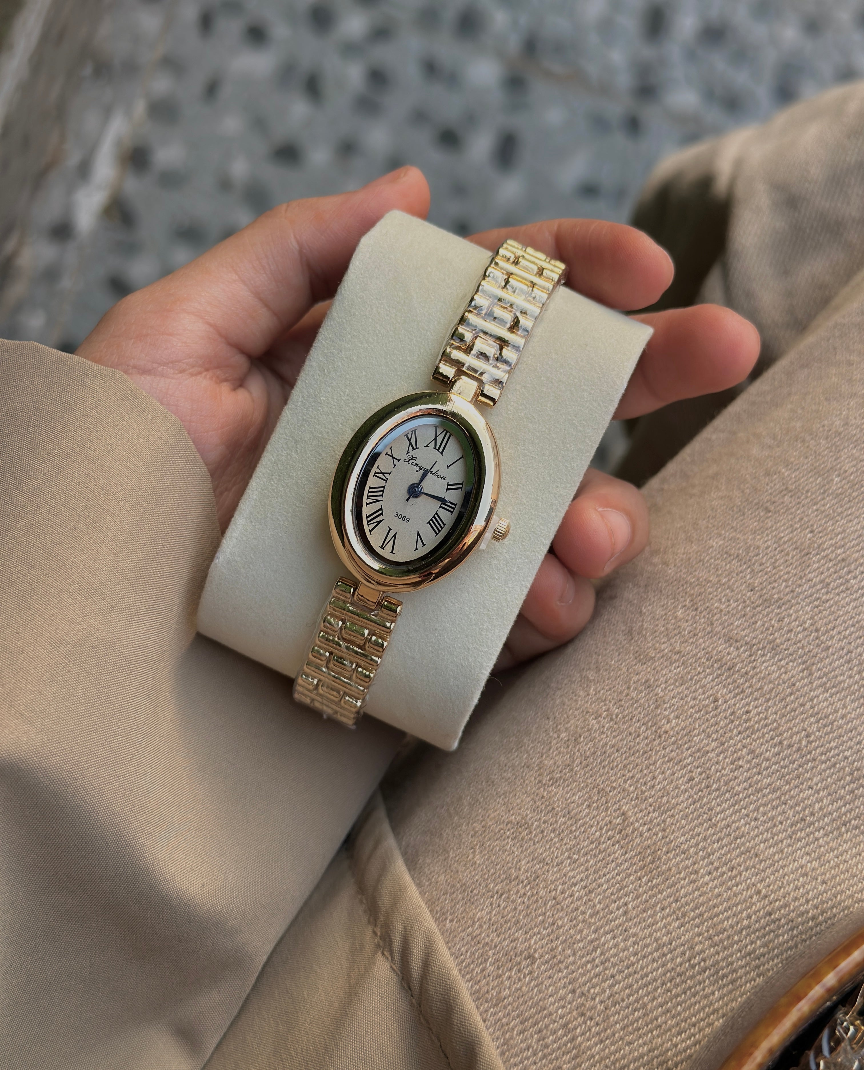 Off white old money watch