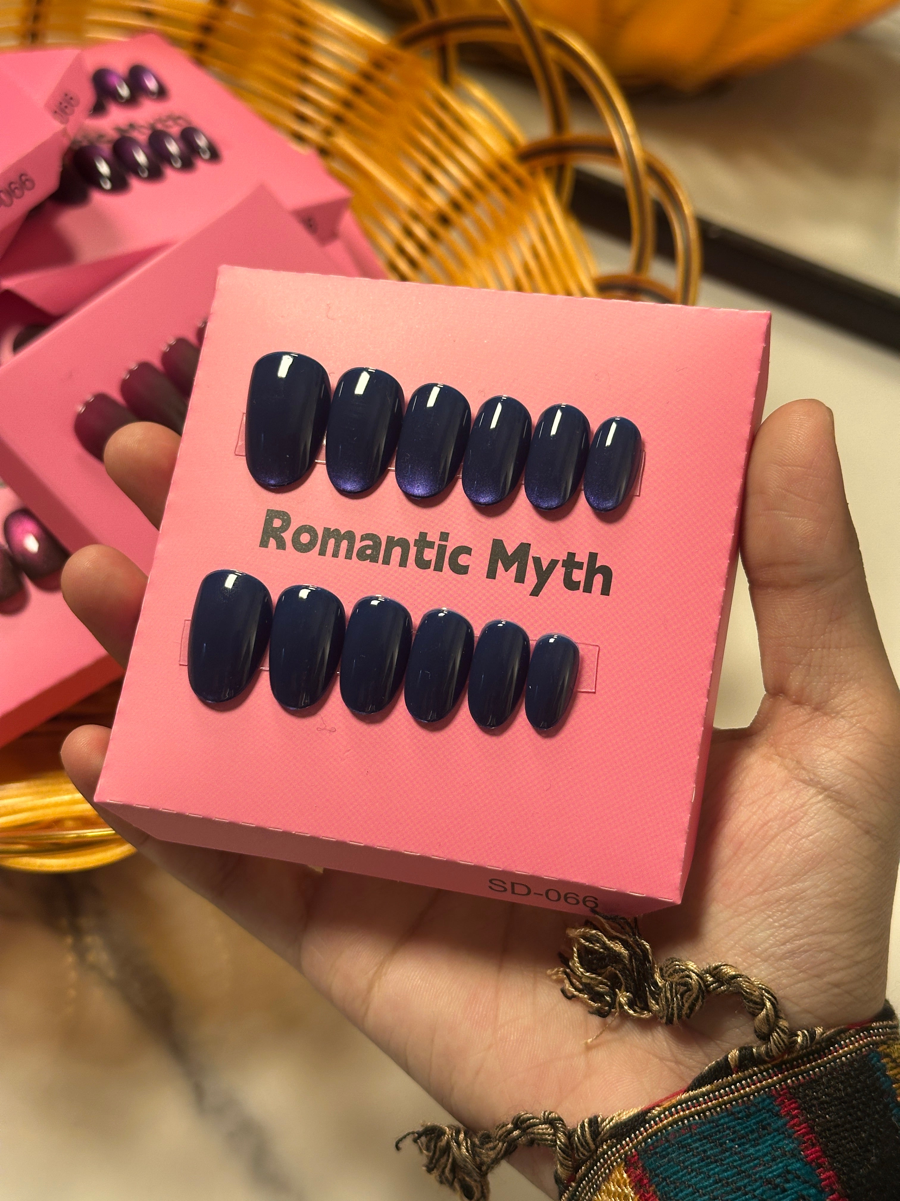 Glossy press on nails